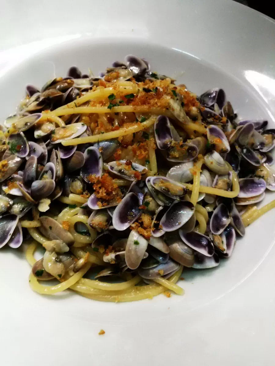 spaghetti con telline al quinto quarto